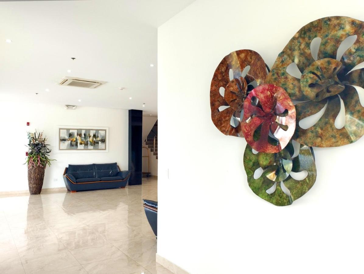 Hotel Royal Elim International カリ エクステリア 写真 The interior of the hotel