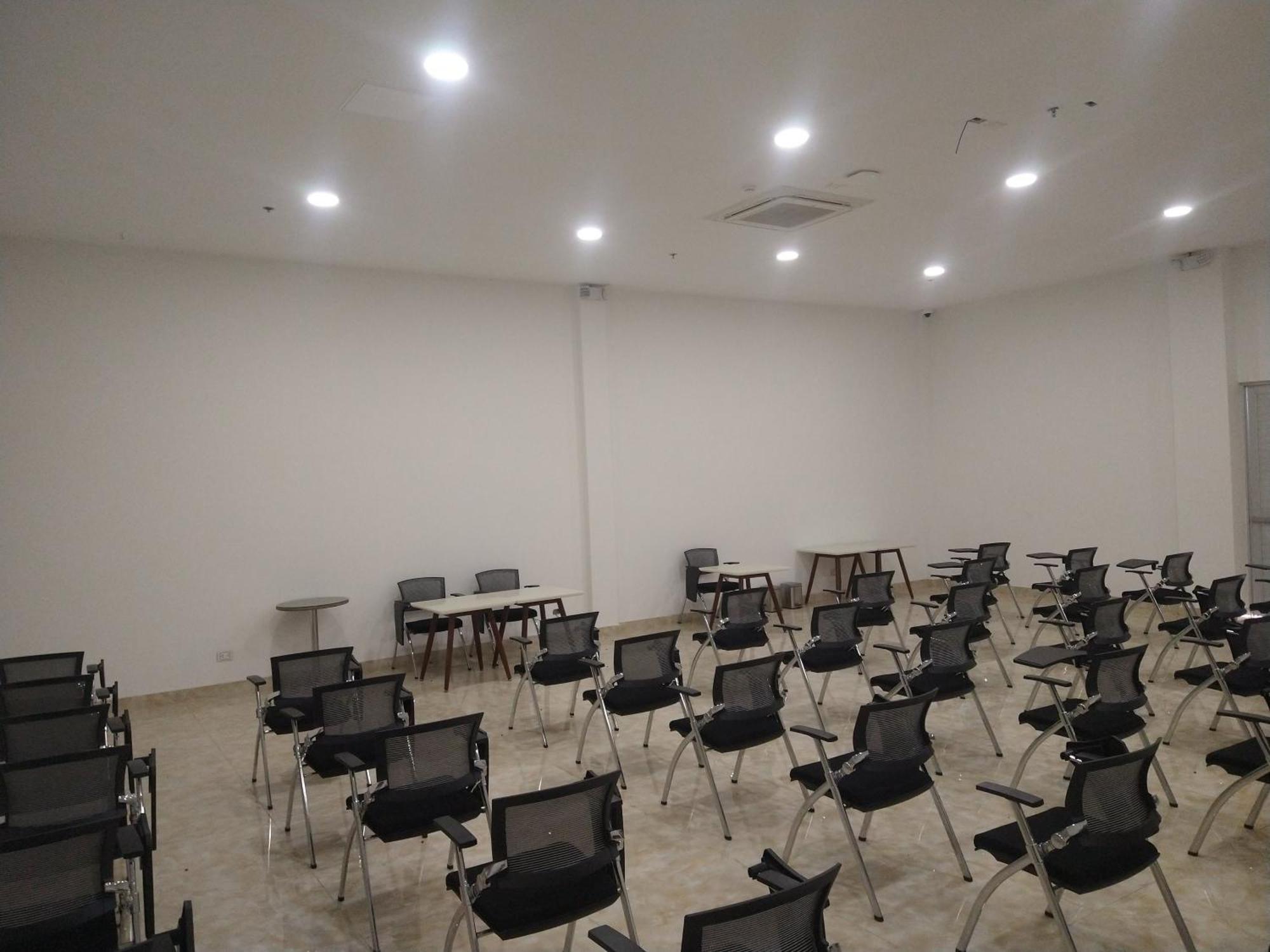Hotel Royal Elim International カリ エクステリア 写真 The library