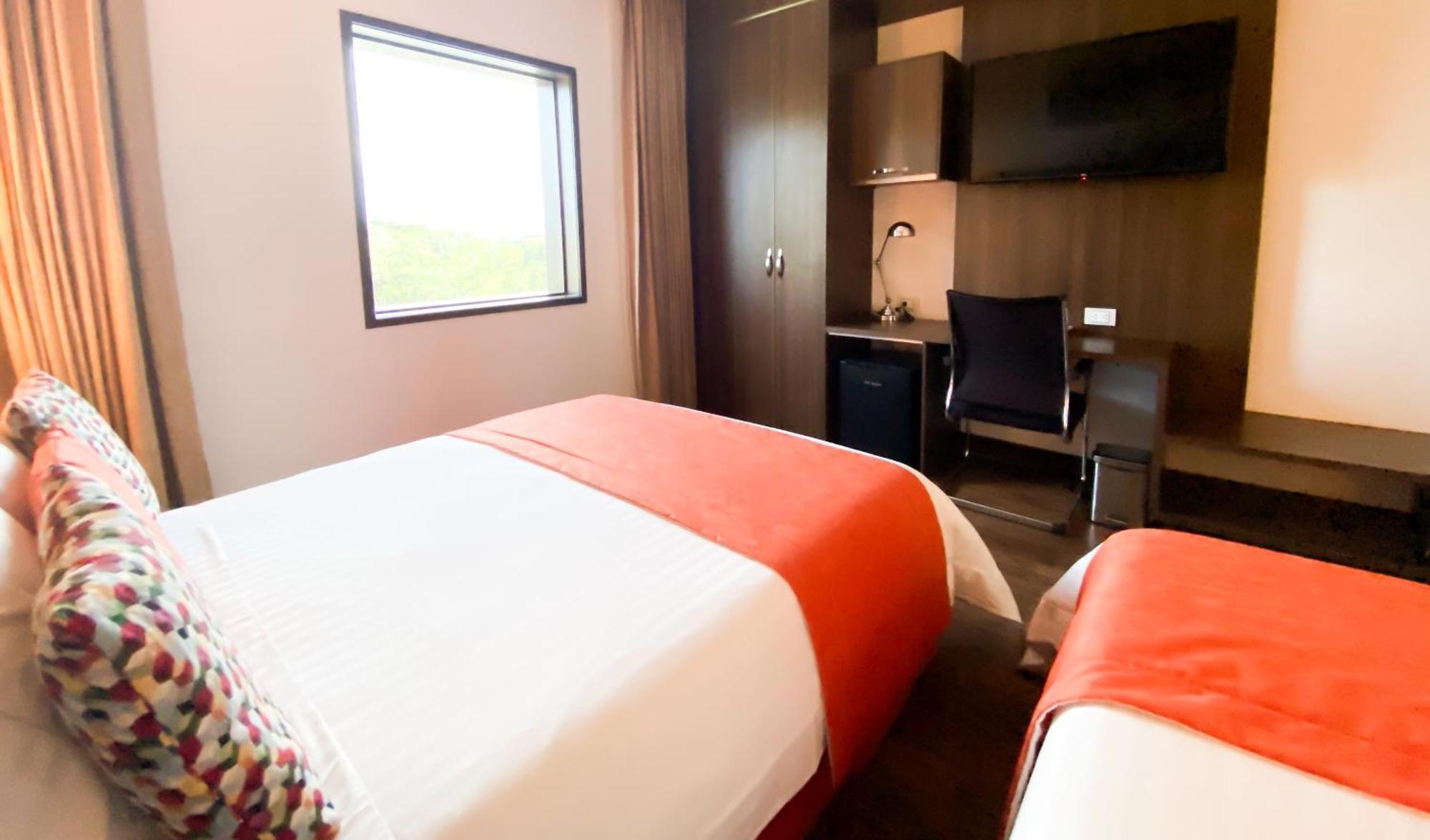 Hotel Royal Elim International カリ エクステリア 写真 A room at the hotel