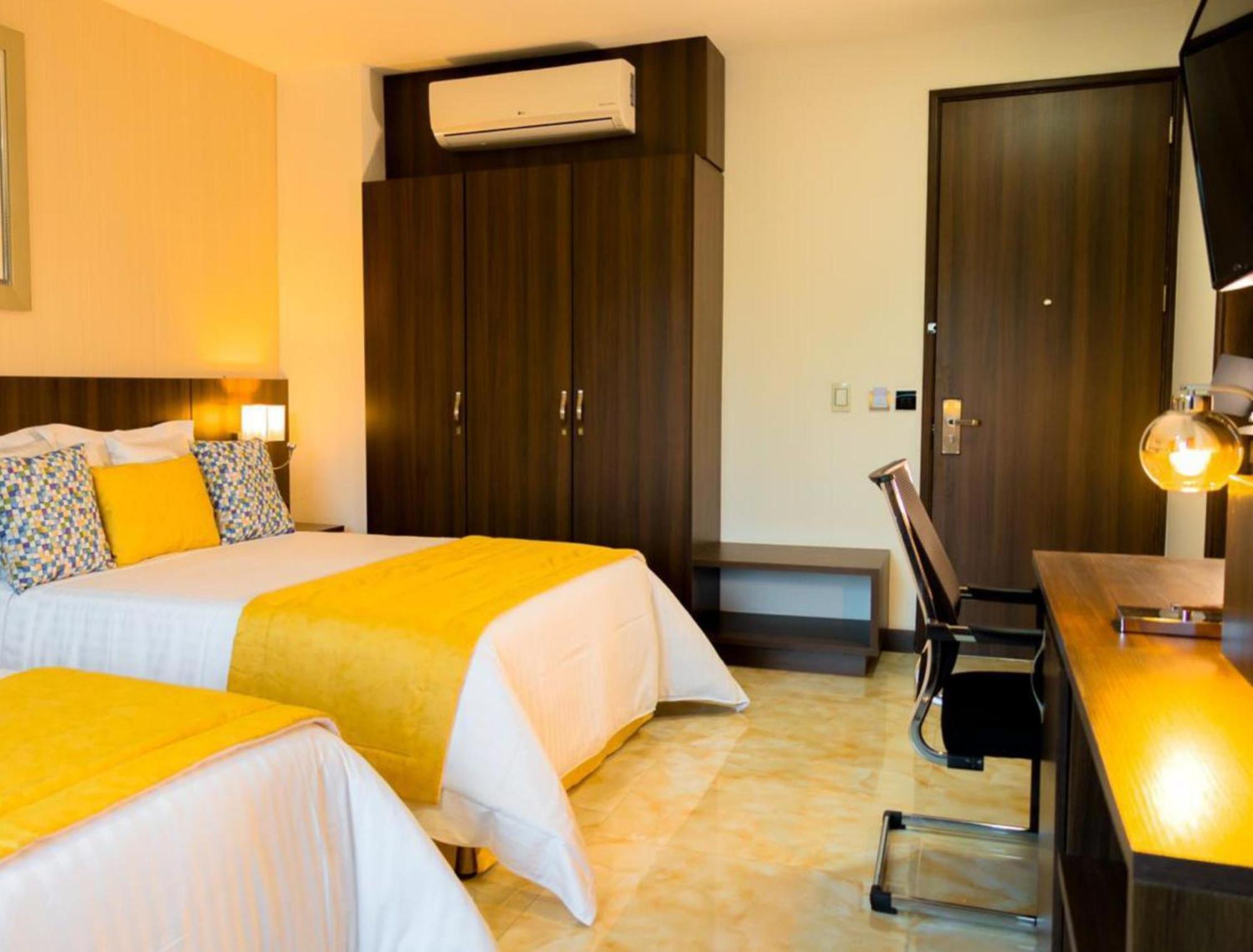 Hotel Royal Elim International カリ エクステリア 写真