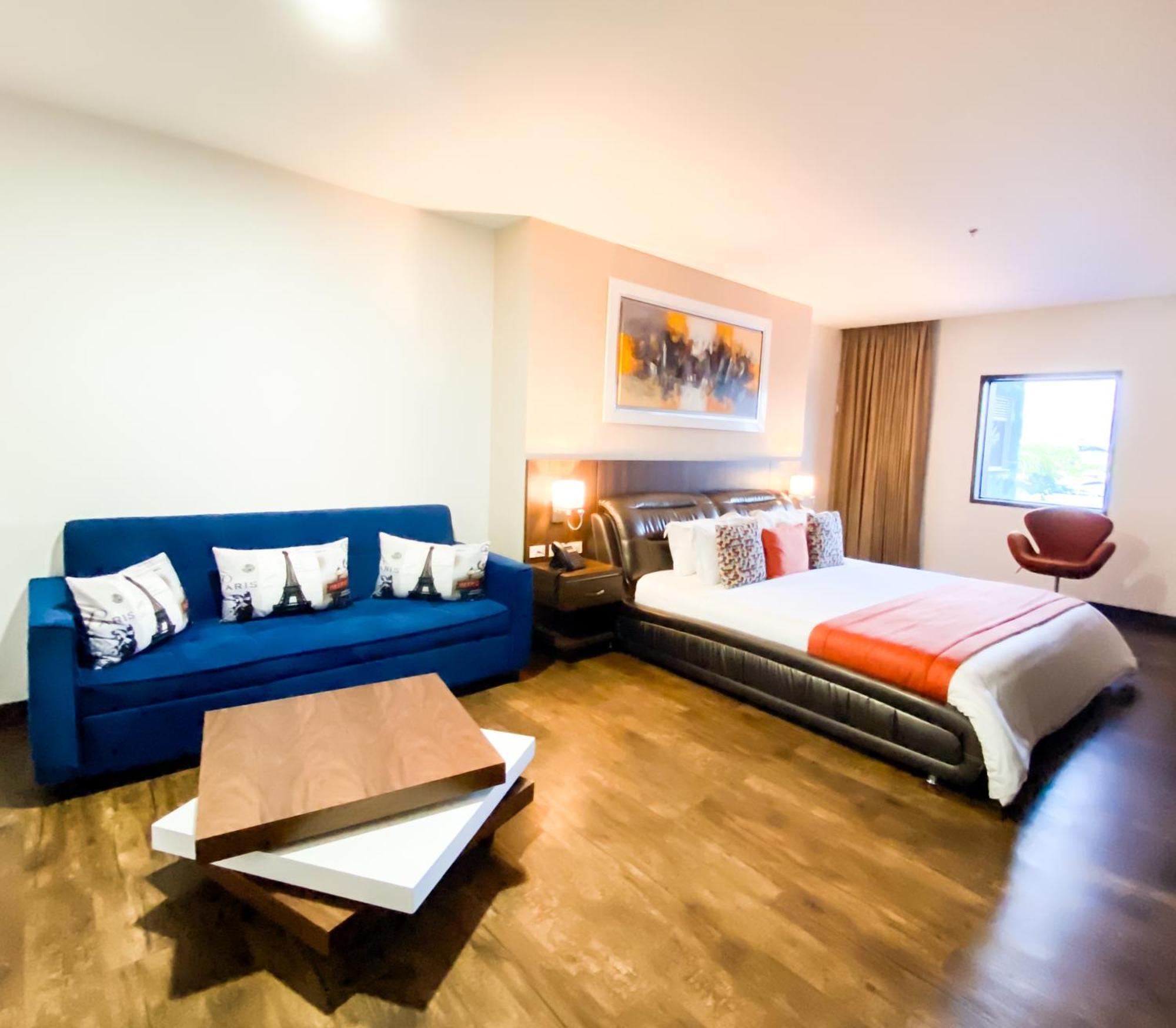 Hotel Royal Elim International カリ エクステリア 写真 A room at the hotel