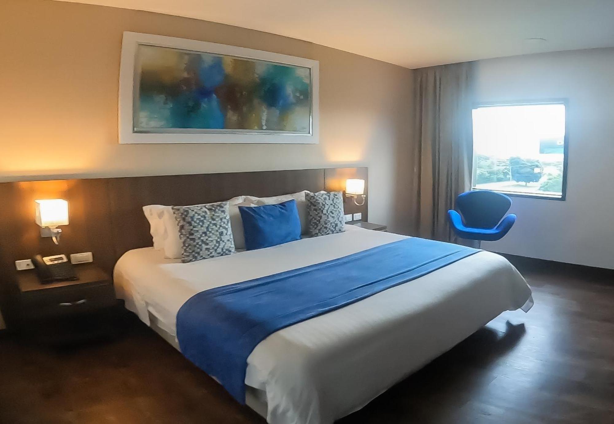 Hotel Royal Elim International カリ エクステリア 写真 A room at the hotel
