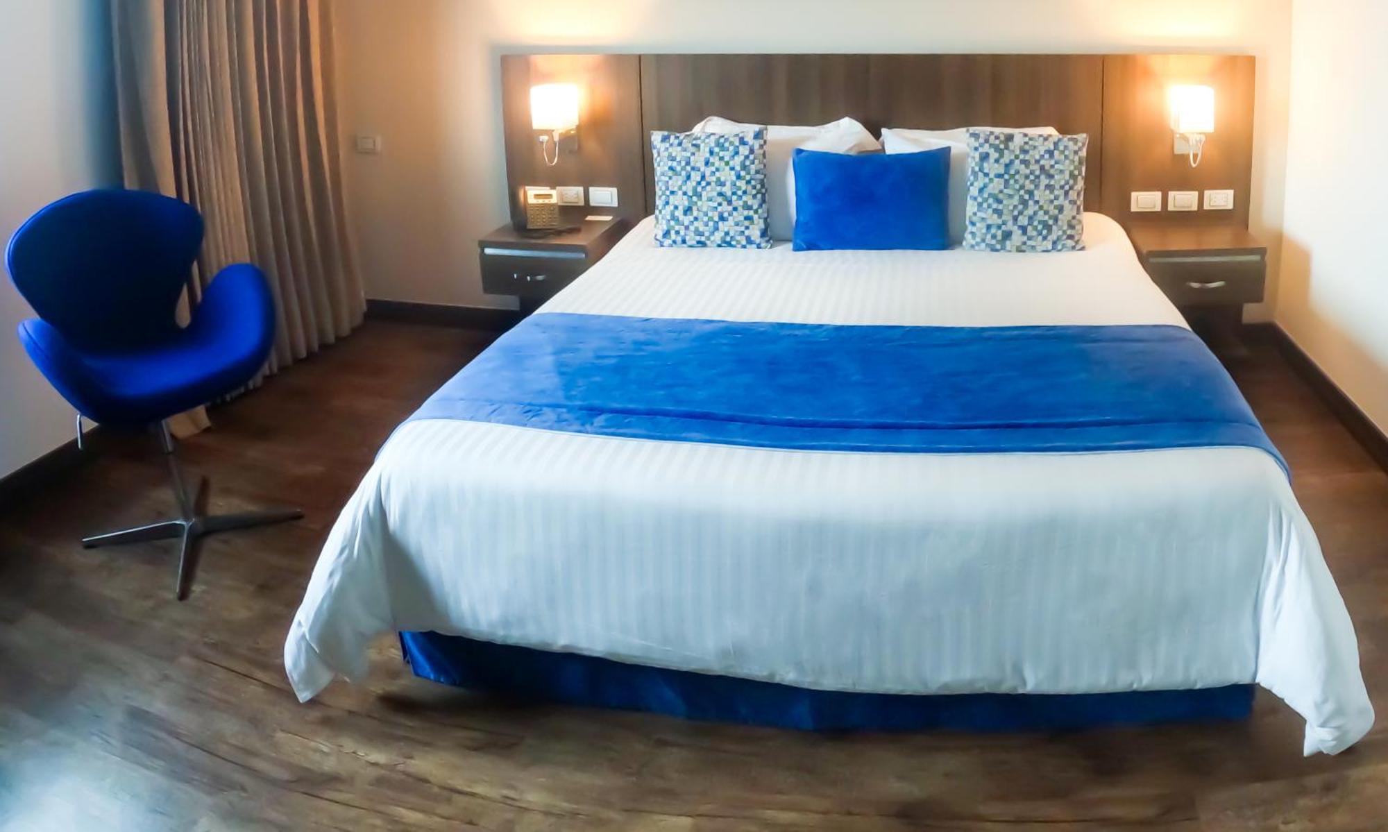Hotel Royal Elim International カリ エクステリア 写真 A bedroom at the hotel