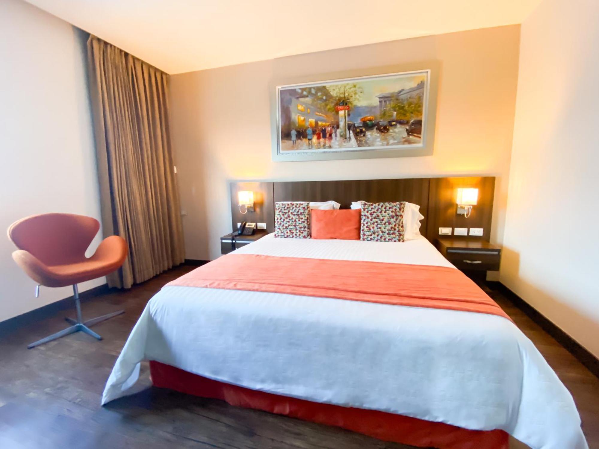 Hotel Royal Elim International カリ エクステリア 写真 A room at the hotel