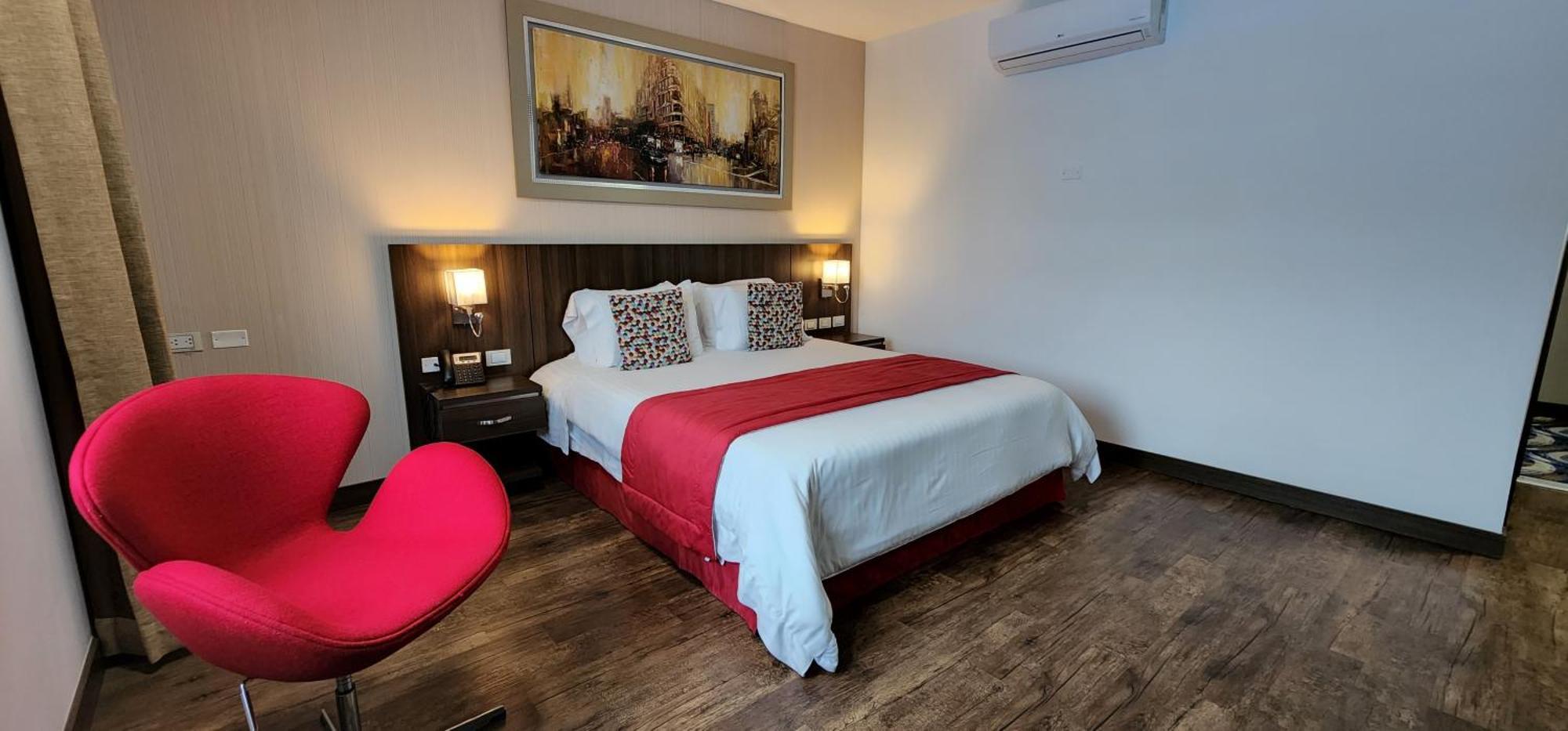 Hotel Royal Elim International カリ エクステリア 写真 A room at the hotel