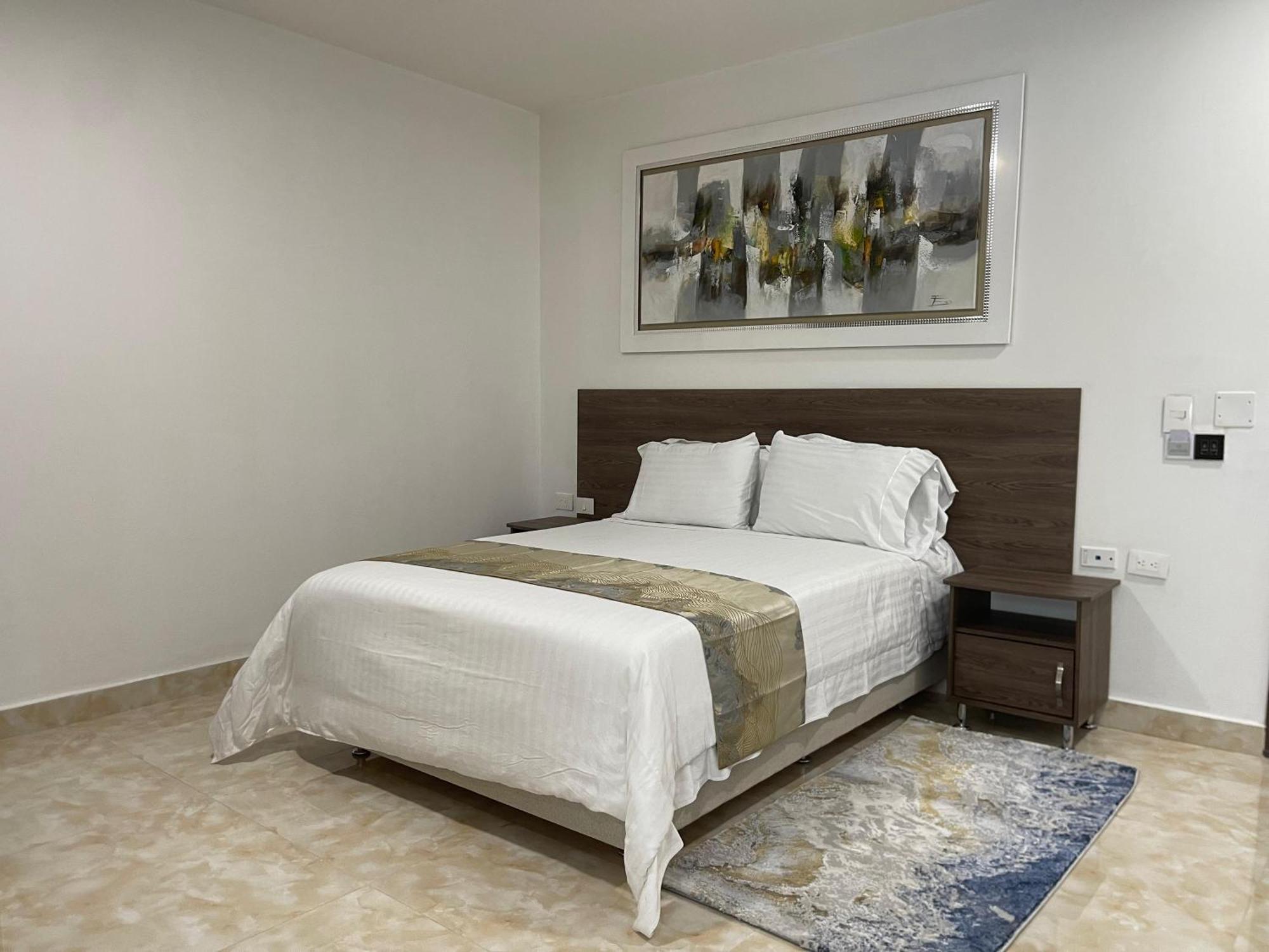 Hotel Royal Elim International カリ エクステリア 写真 A bedroom in the hotel